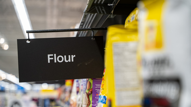 A sign for flour in a supermarket
