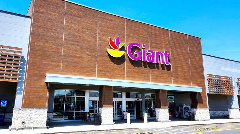 Exterior of Giant supermarket, day