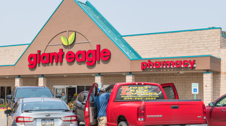 Exterior of Giant Eagle supermarket, day