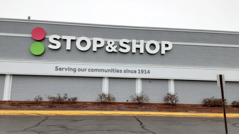 Exterior of a Stop & Shop, day