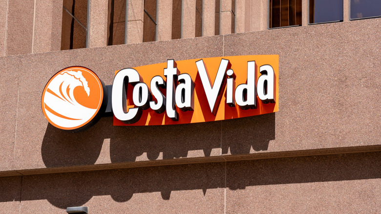 Exterior sign of a Costa Vida Fresh Mexican Grill, day