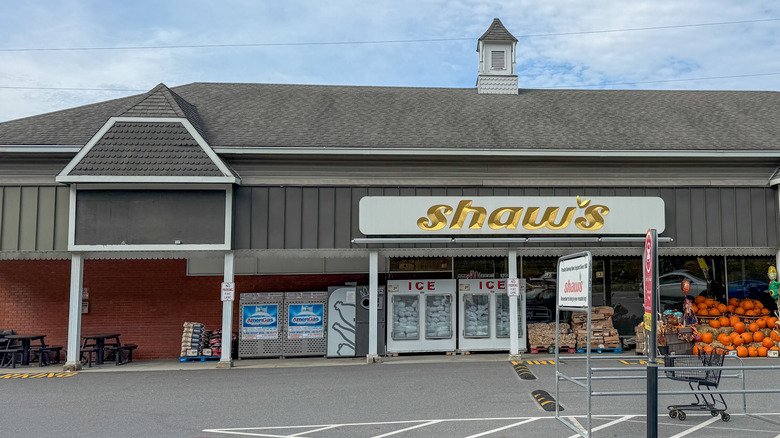 Exterior of a Shaw's supermarket, day