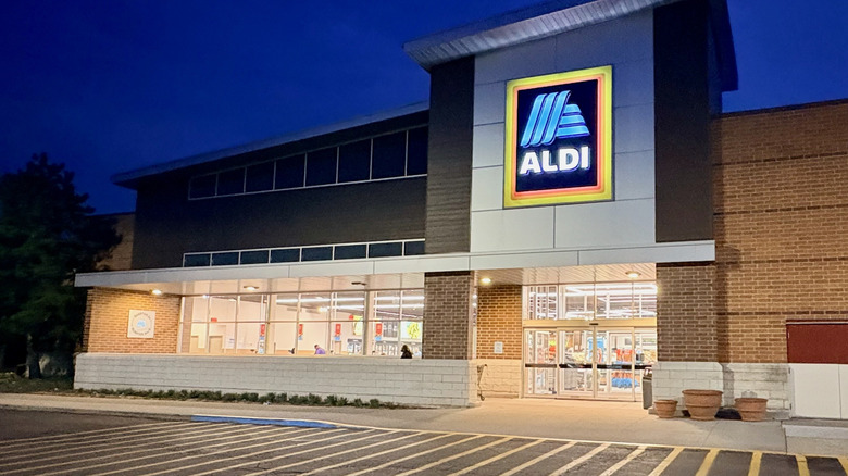 The exterior of an Aldi store at night.