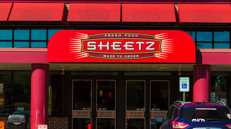 The outside of a Sheetz with a red sign up over the doorway.