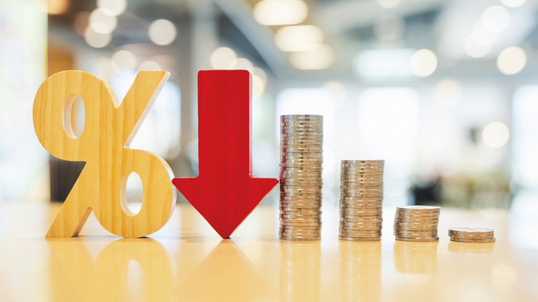 A percent sign and arrow representing declining sales