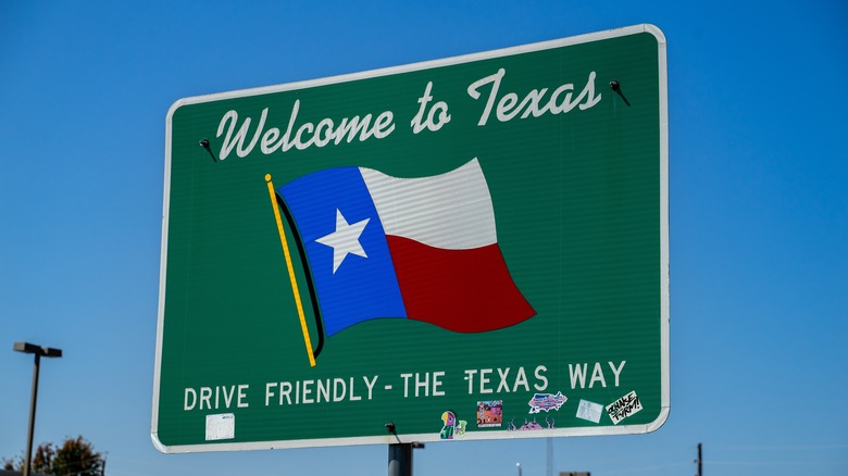 The welcome to Texas sign