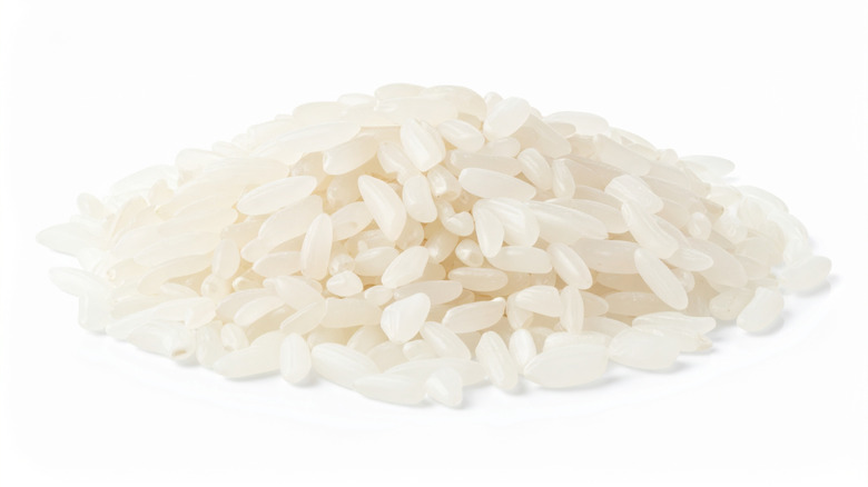 A pile of uncooked white rice
