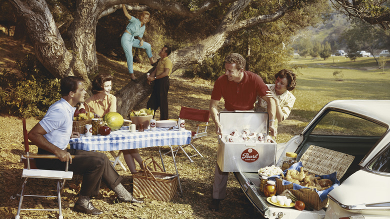 Retro family picnic table unloading car