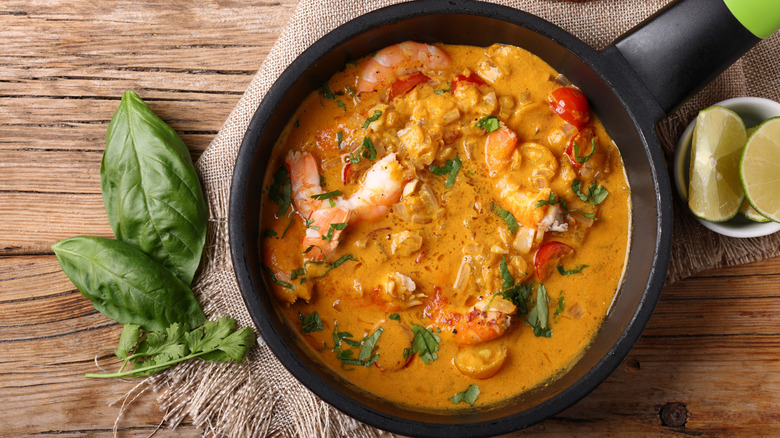 A black bowl of Indian curry