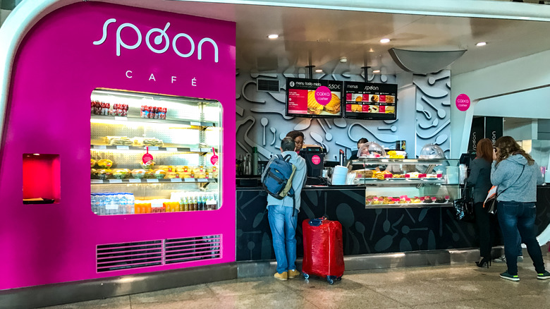 People buying snacks and drinks in Spoon cafe in Lisbon Portela Airport