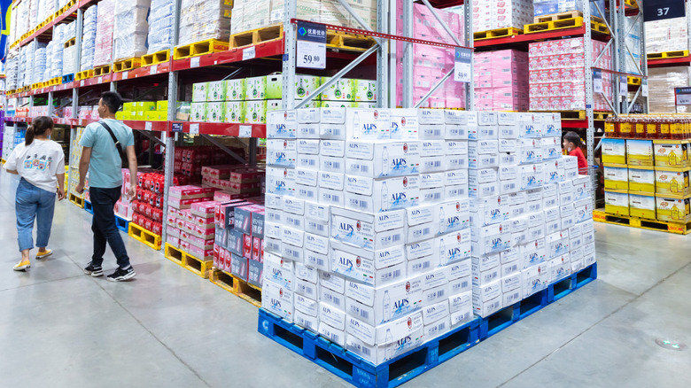 grocery store displays in sams club