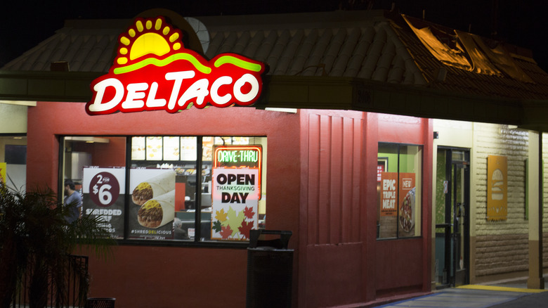 Del Taco exterior