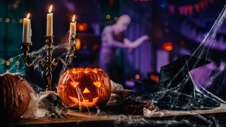 table with Halloween decorations