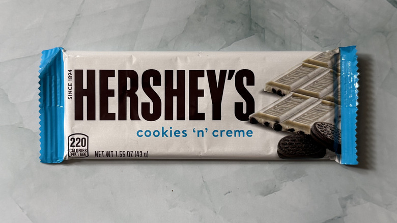 Hershey's Cookies 'n' Creme bar