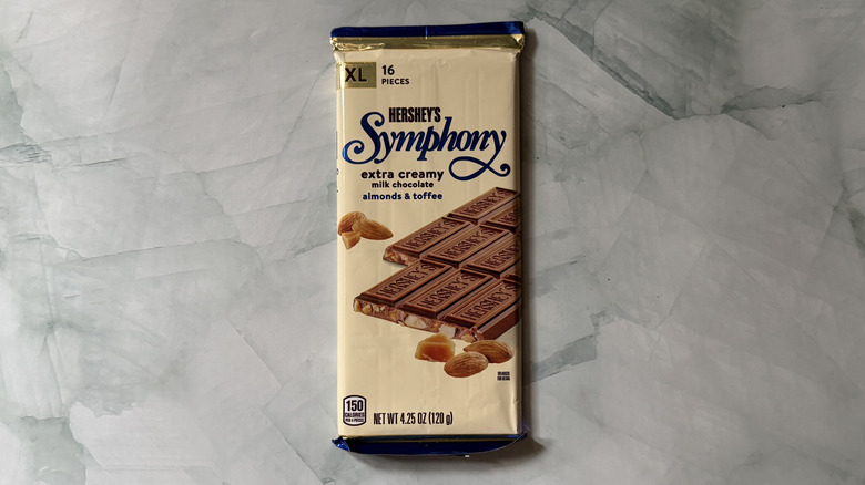 Hershey's Symphony Milk Chocolate with Almonds & Toffee bar