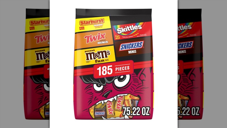 Mars Halloween Minis and Fun Size Candy Variety Pack on a white background.
