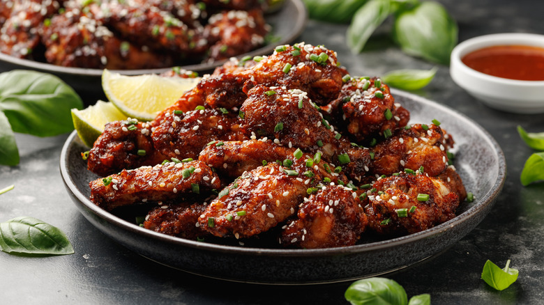 Chicken wings in sauce