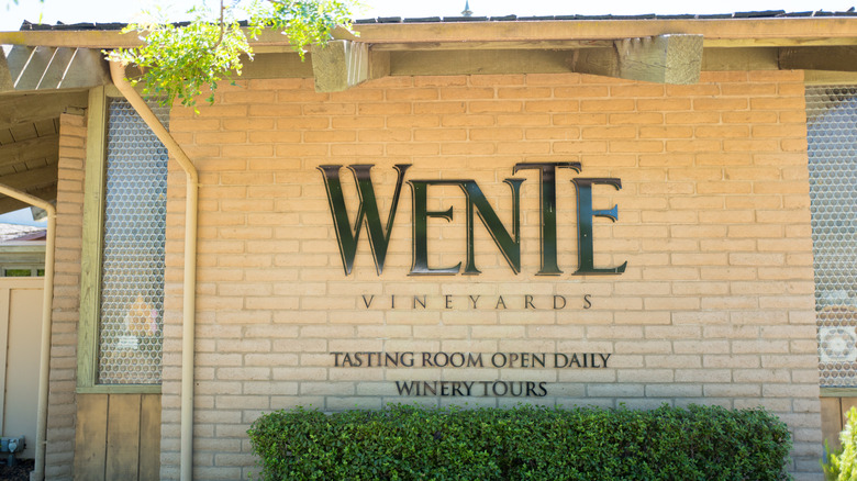 brick sign with Wente Vineyards