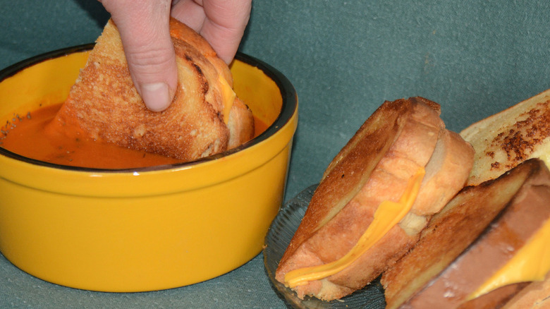 Grilled cheese sandwiches with tomato soup for dipping