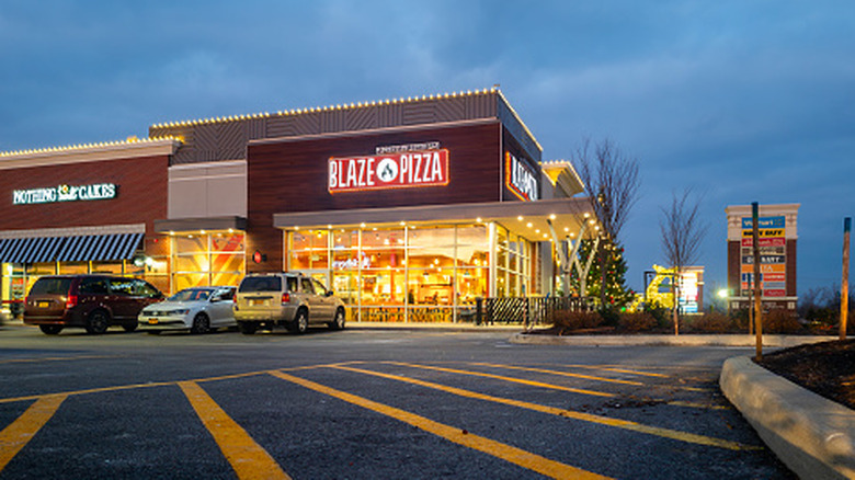 Exterior of Blaze Pizza with cars in front of the building