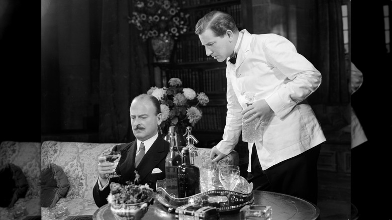 diner not looking at waiter