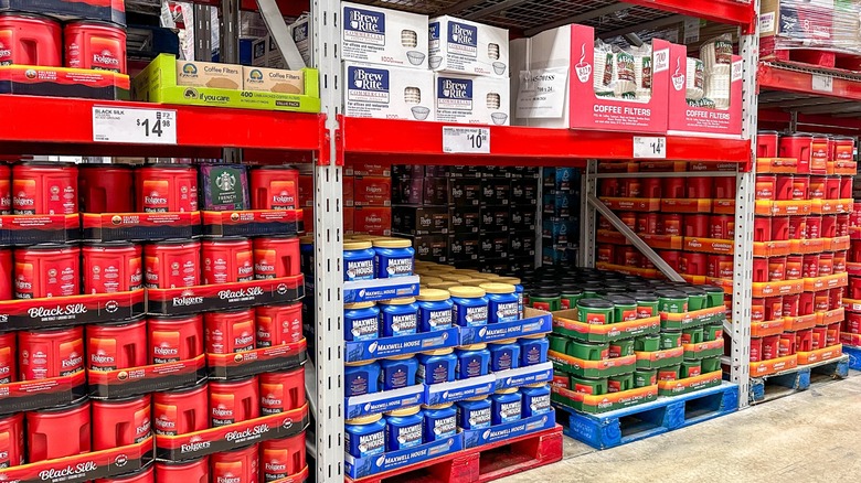Sam´s Club aisle with bulk coffee and coffee products