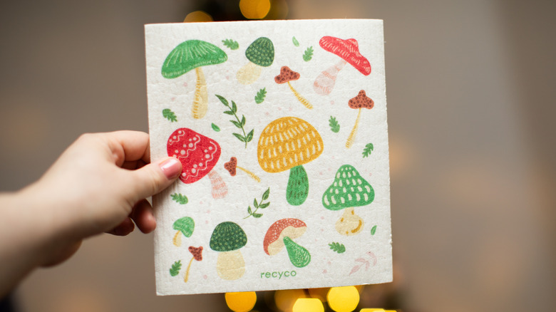 Retro mushroom patterned kitchen dish cloth