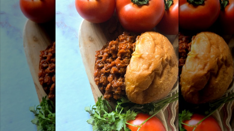 Lentil sloppy joe next to tomatoes