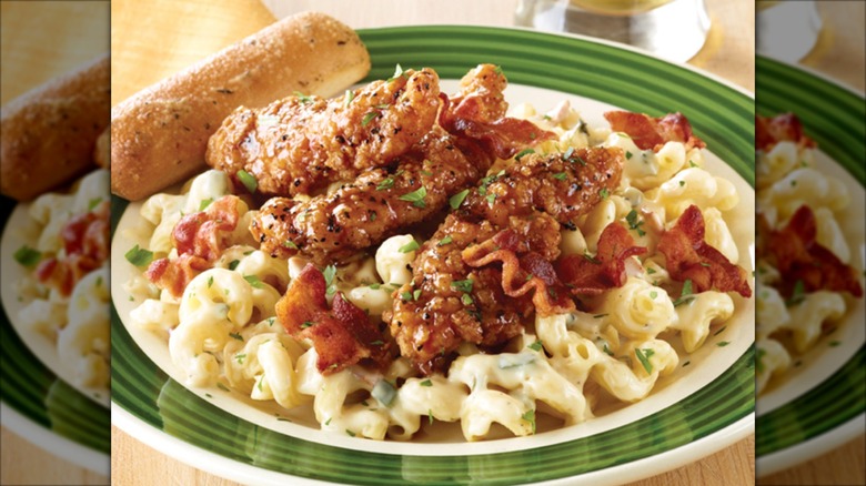 Applebee's Four-Cheese Mac & Cheese with Honey Pepper Chicken Tenders
