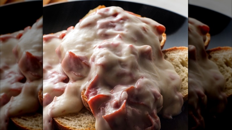 Creamed chipped beef on bread