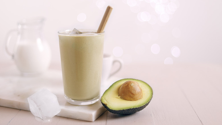 avocado latte in glass on table
