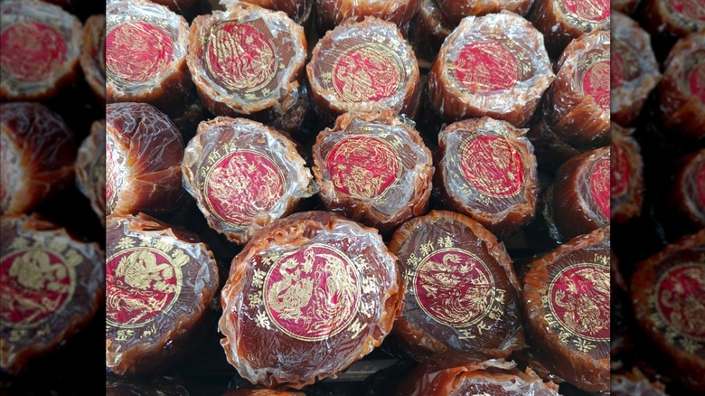 Overhead shot of nián-gāo