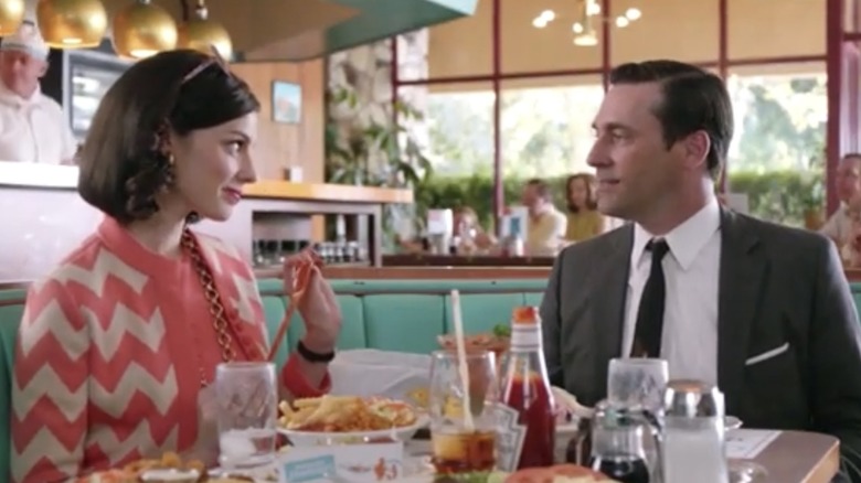 Megan and Don dine at a Howard Johnson's