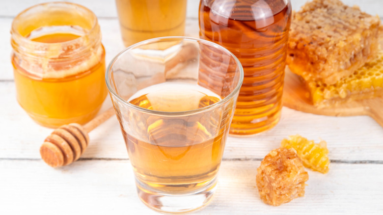 honey liqueur, jar of honey, honeycomb