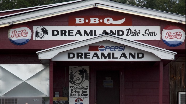 The exterior of a Dreamland Bar-B-Que restaurant