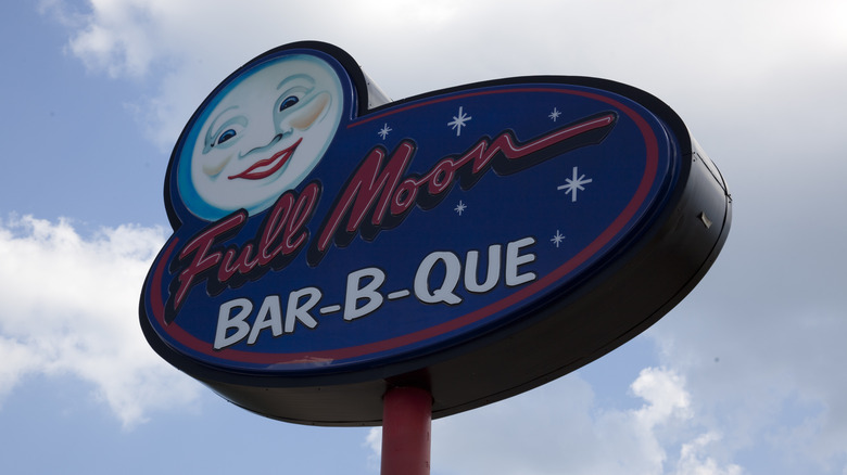 Full Moon Bar-B-Que sign