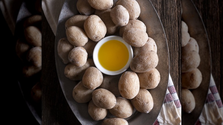 Salt potatoes with melted butter