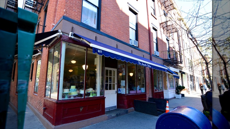 Exterior of Magnolia Bakery
