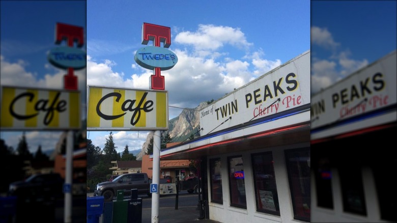 Exterior of Twede's Cafe