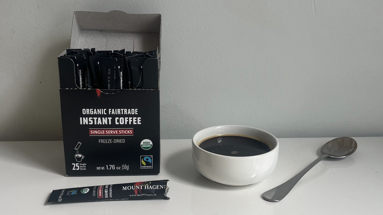 A box of Mount Hagen instant coffee packets