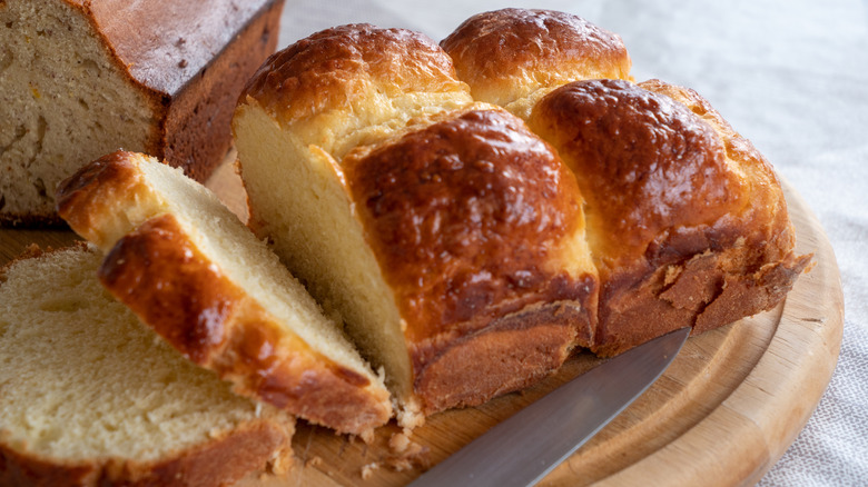 Closeup of brioche loaf sliced