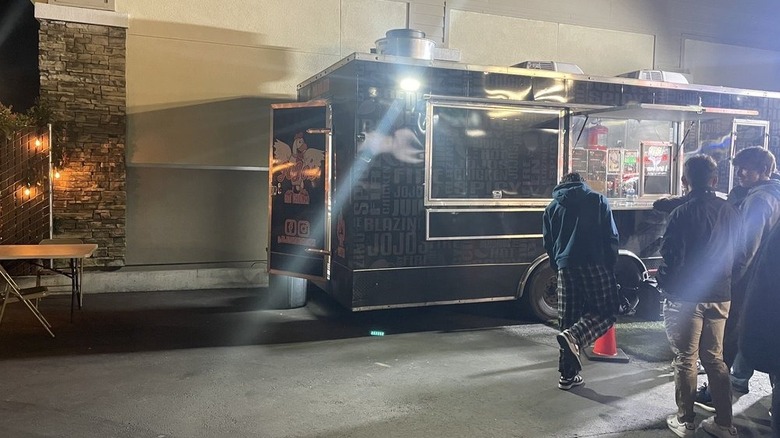 Exterior of Jojo's Hot Chicken food truck in San Jose at night