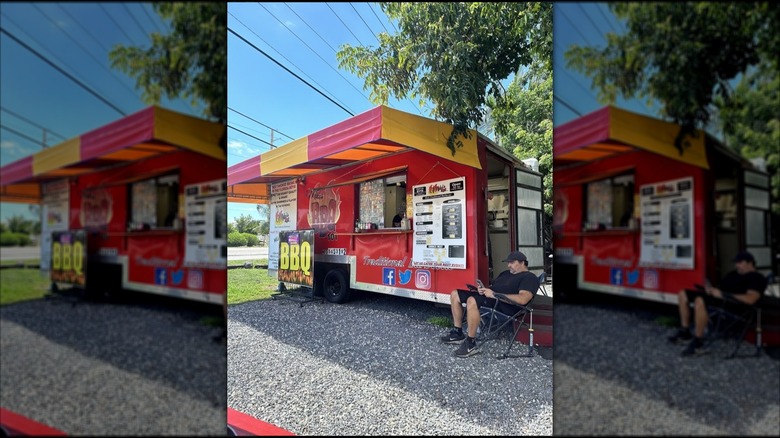 Exterior of Mike's BBQ 101 in Florida