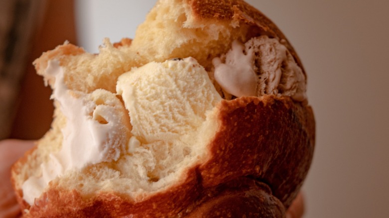 Brioche con Gelato ice cream sandwich