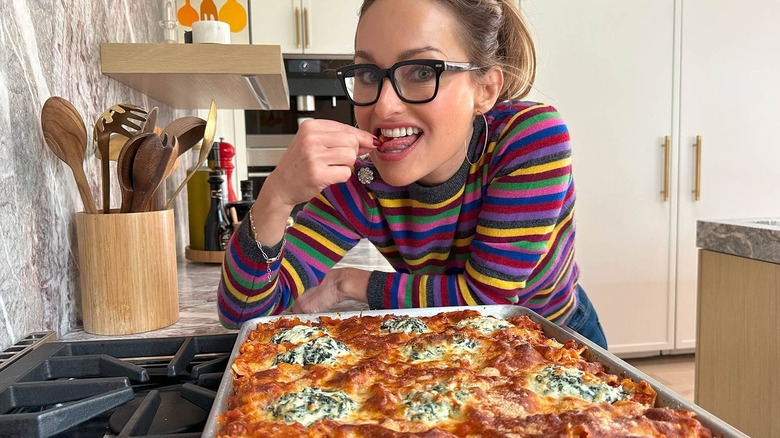 Giada De Laurentiis eating sheet pan pizza
