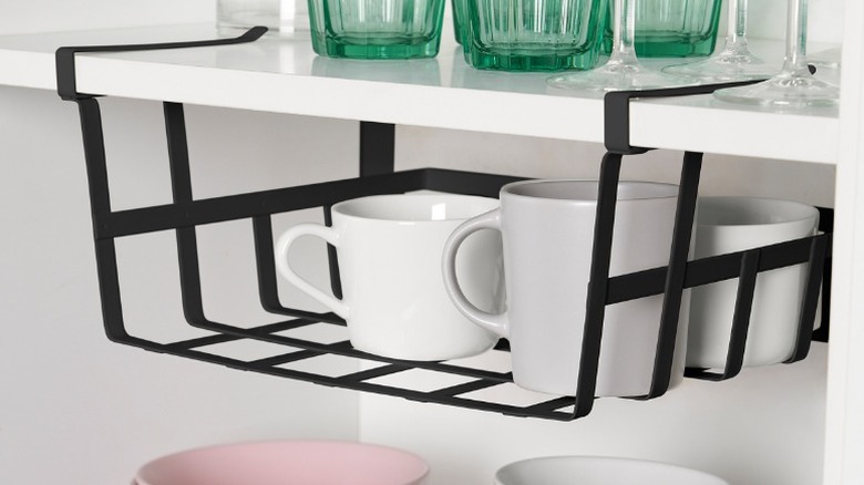 anthracite Pålycke clip-on basket holding white coffee mugs