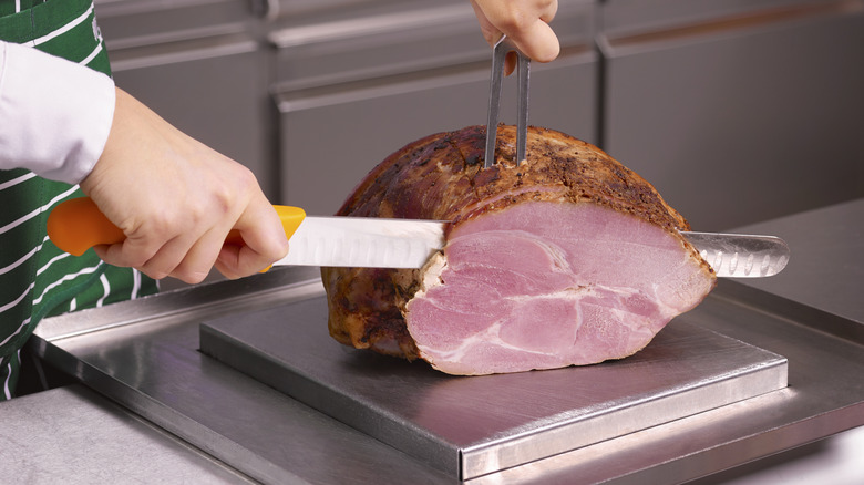 Carving ham
