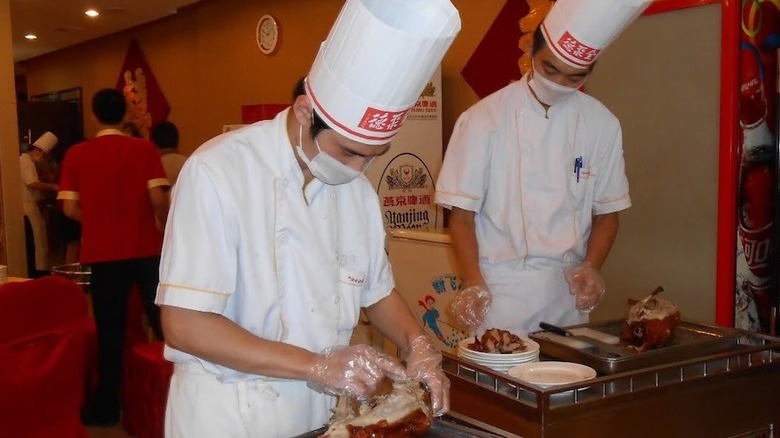 Chefs preparing duck at Bianyifang