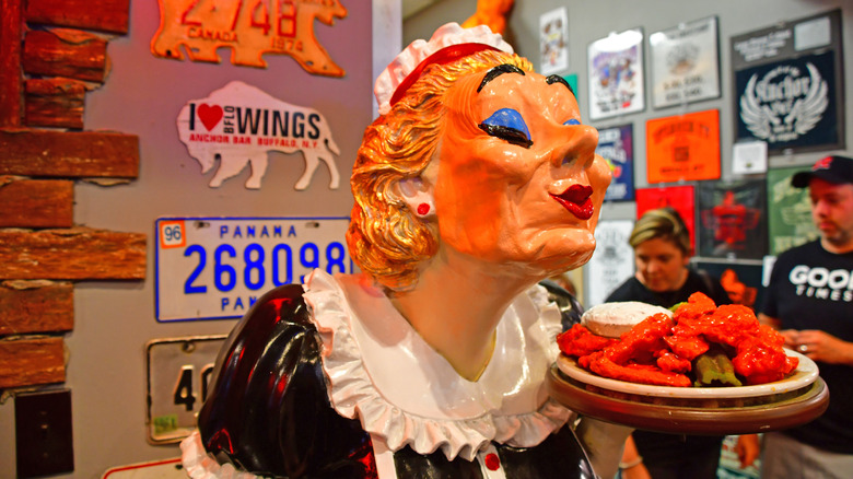 Statue of a waitress holding Buffalo wings at Anchor Bar