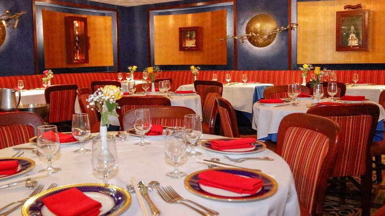 Interior of Shun Lee Palace restaurant, NYC